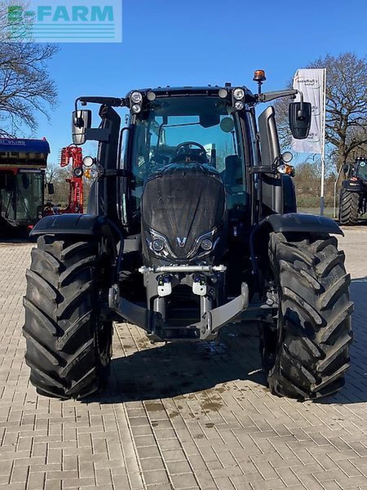 Valtra n 155ea - Traktor: 3 kép. Valtra n 155ea - Traktor: 3 kép.