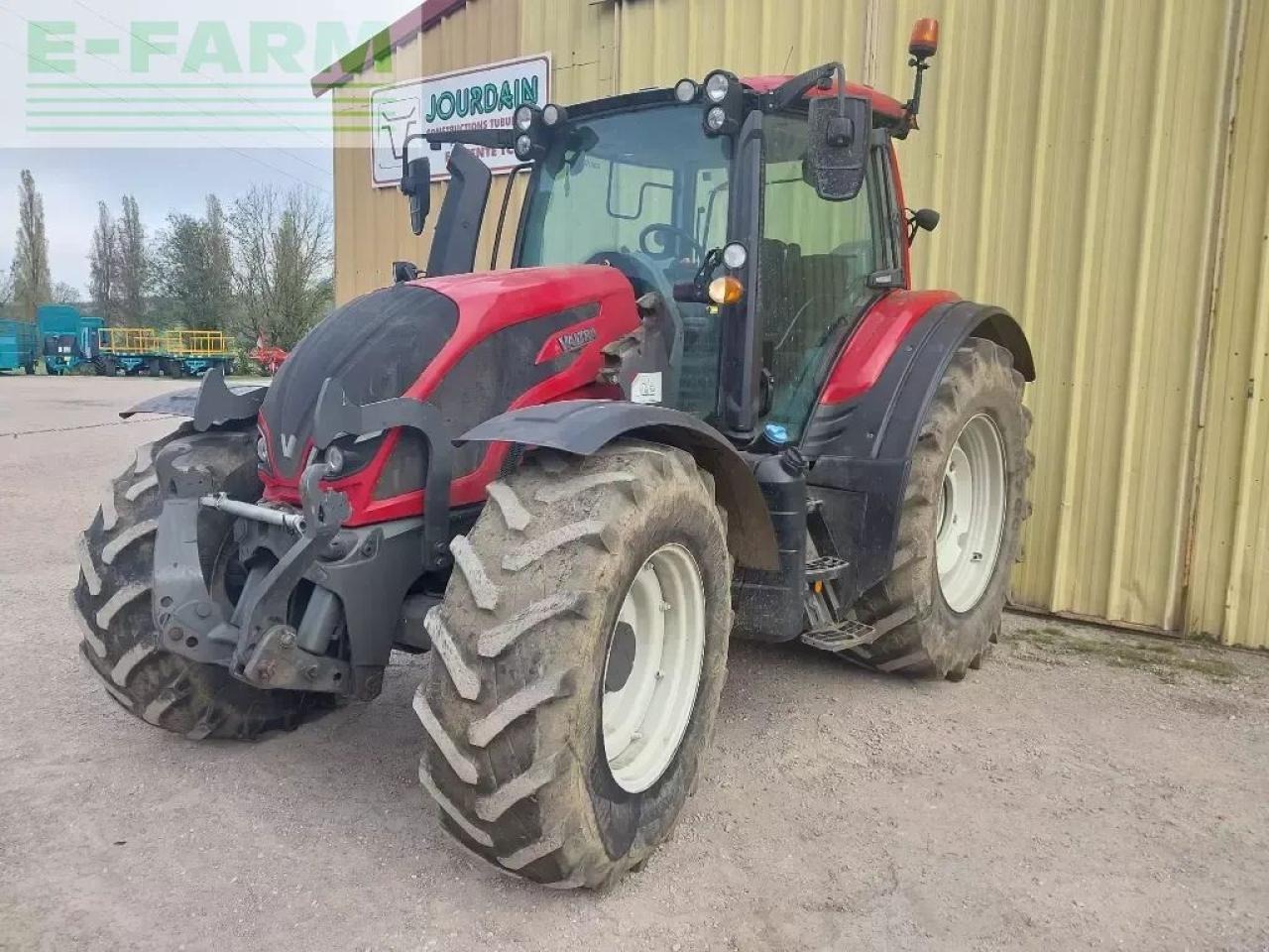 Valtra n 174 - Traktor: 1 kép. Valtra n 174 - Traktor: 1 kép.