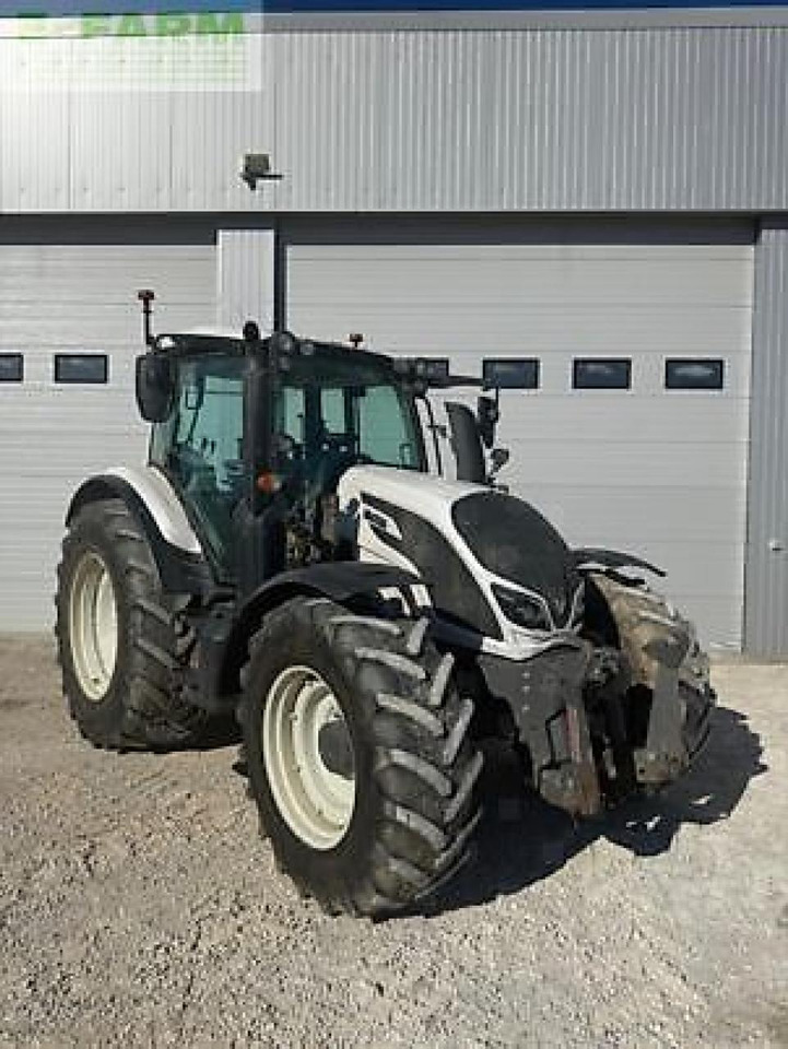 Valtra n134 h5 - Traktor: 2 kép. Valtra n134 h5 - Traktor: 2 kép.