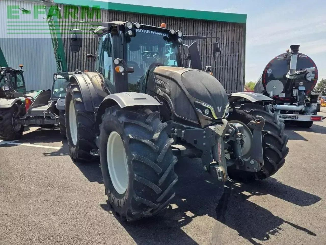Valtra n135 - Traktor: 1 kép. Valtra n135 - Traktor: 1 kép.
