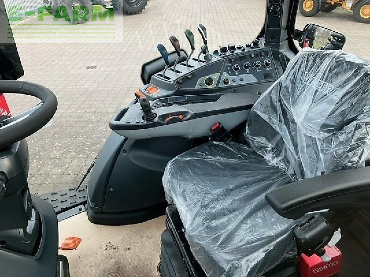 Valtra n155ea - Traktor: 4 kép. Valtra n155ea - Traktor: 4 kép.