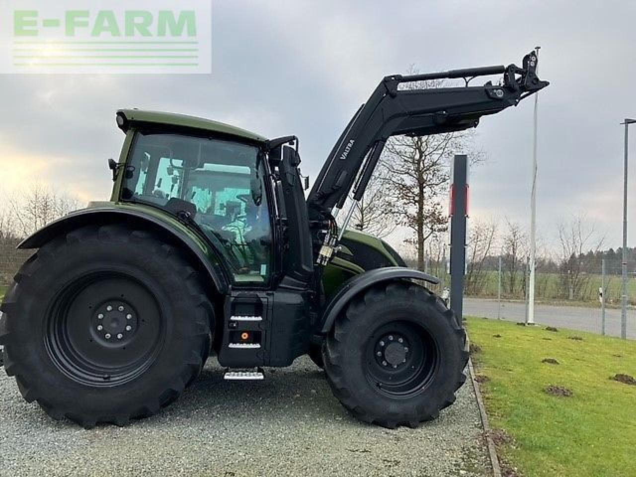 Valtra n155ea - Traktor: 1 kép. Valtra n155ea - Traktor: 1 kép.
