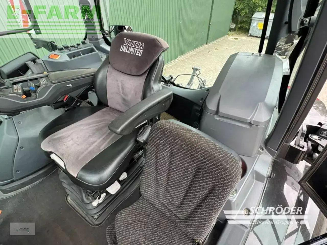 Traktor Valtra q 305: 19 kép. Traktor Valtra q 305: 19 kép.