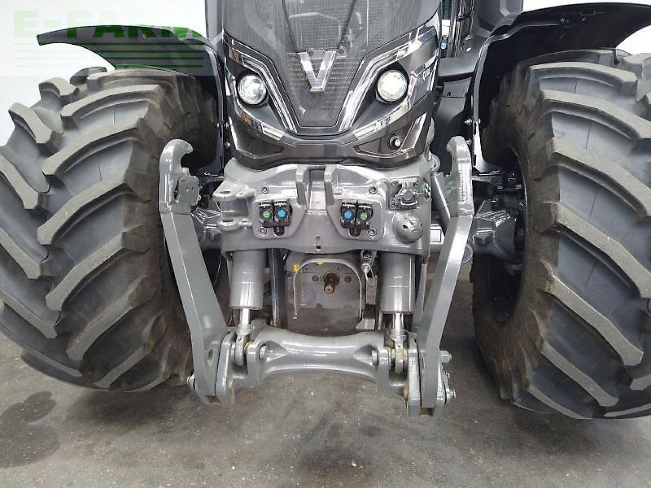 Valtra q305 - Traktor: 3 kép. Valtra q305 - Traktor: 3 kép.