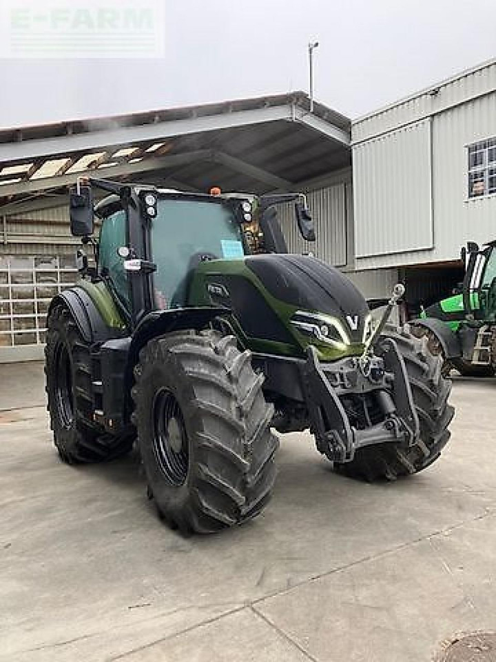 Valtra q305 - Traktor: 2 kép. Valtra q305 - Traktor: 2 kép.