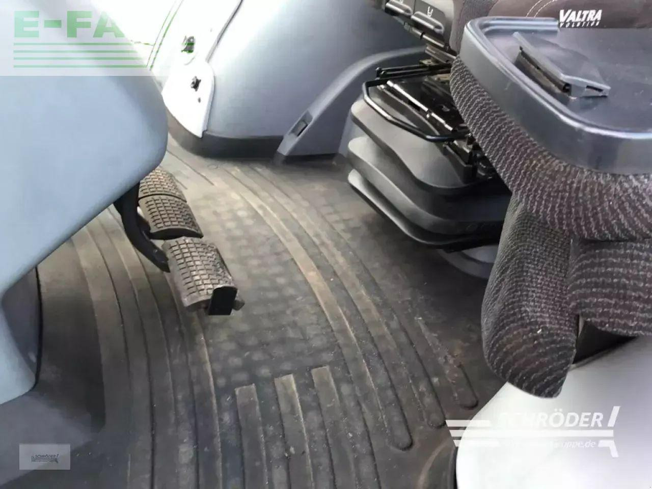 Traktor Valtra s 324 smarttouch | fzw | gps | rüfa: 18 kép. Traktor Valtra s 324 smarttouch | fzw | gps | rüfa: 18 kép.