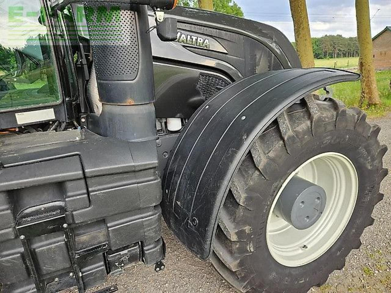 Traktor Valtra s394 smarttouch twintrac s274 s294 s324 s354 s374 fendt agco: 9 kép.