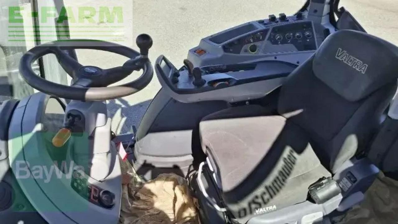 Traktor Valtra t 174 direct: 12 kép.
