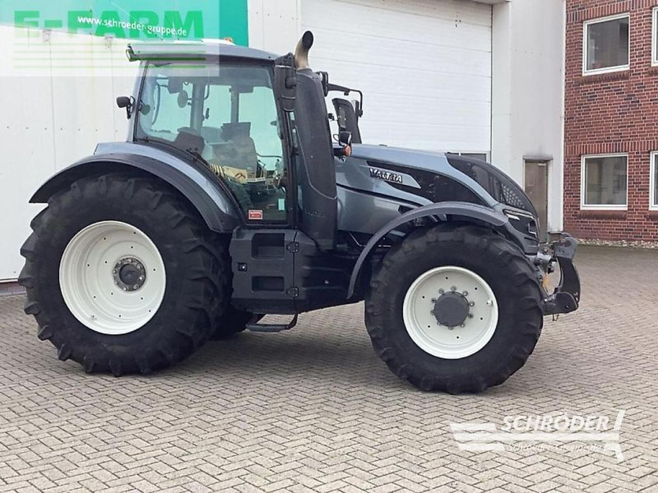 Valtra t 214 d smarttouch - Traktor: 2 kép. Valtra t 214 d smarttouch - Traktor: 2 kép.