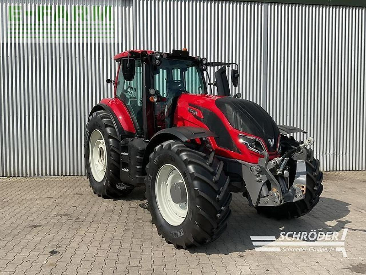 Valtra t 235 a - Traktor: 1 kép. Valtra t 235 a - Traktor: 1 kép.