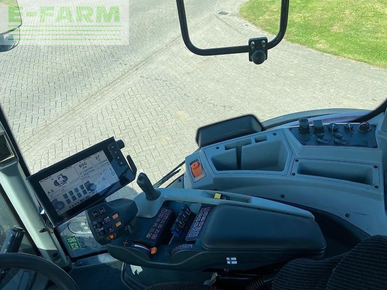 Valtra t 254 - Traktor: 2 kép. Valtra t 254 - Traktor: 2 kép.