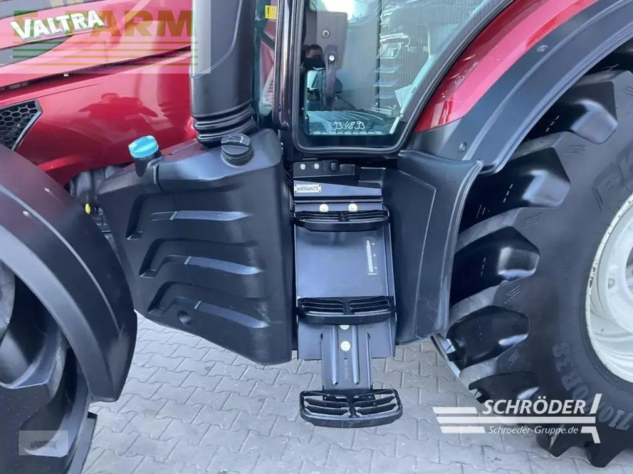 Traktor Valtra t 254 v smarttouch: 15 kép.