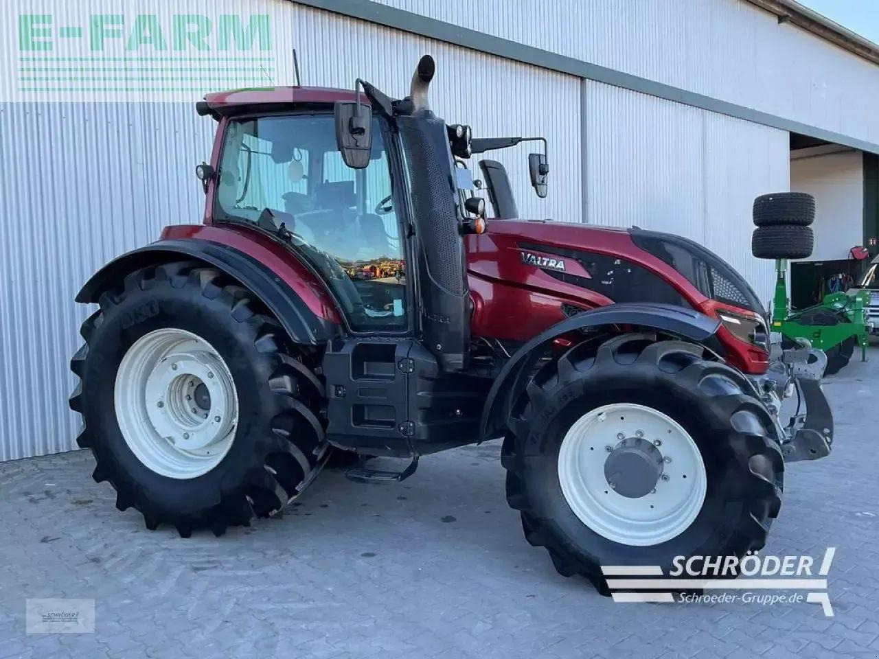 Valtra t 254 v smarttouch - Traktor: 2 kép. Valtra t 254 v smarttouch - Traktor: 2 kép.
