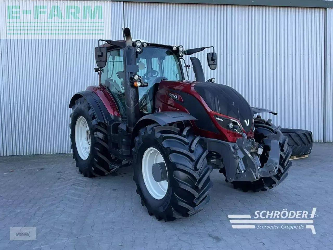 Valtra t 254 v smarttouch - Traktor: 1 kép. Valtra t 254 v smarttouch - Traktor: 1 kép.