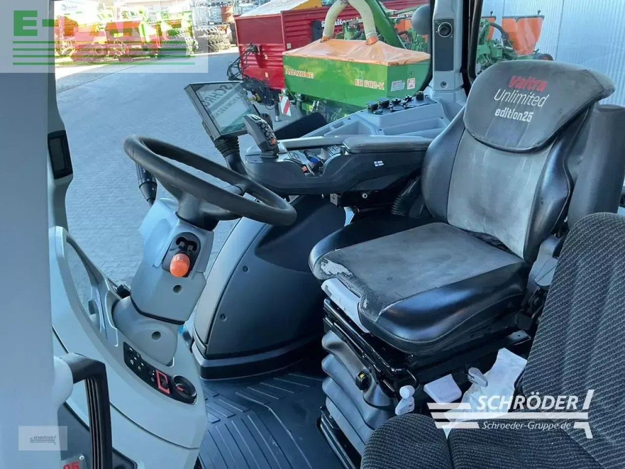 Traktor Valtra t 254 v smarttouch: 13 kép.