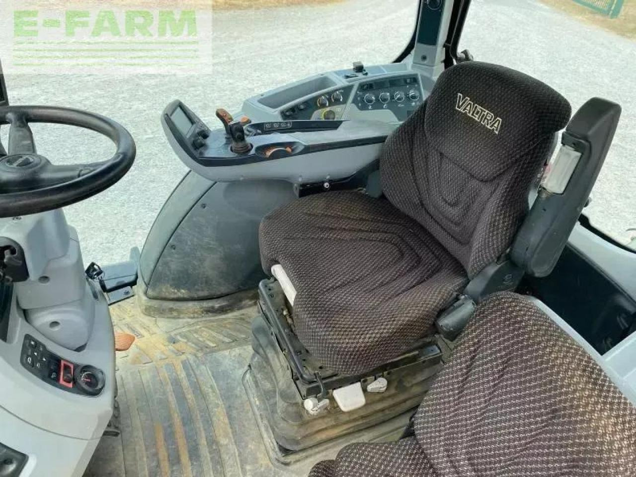 Traktor Valtra t194: 9 kép.