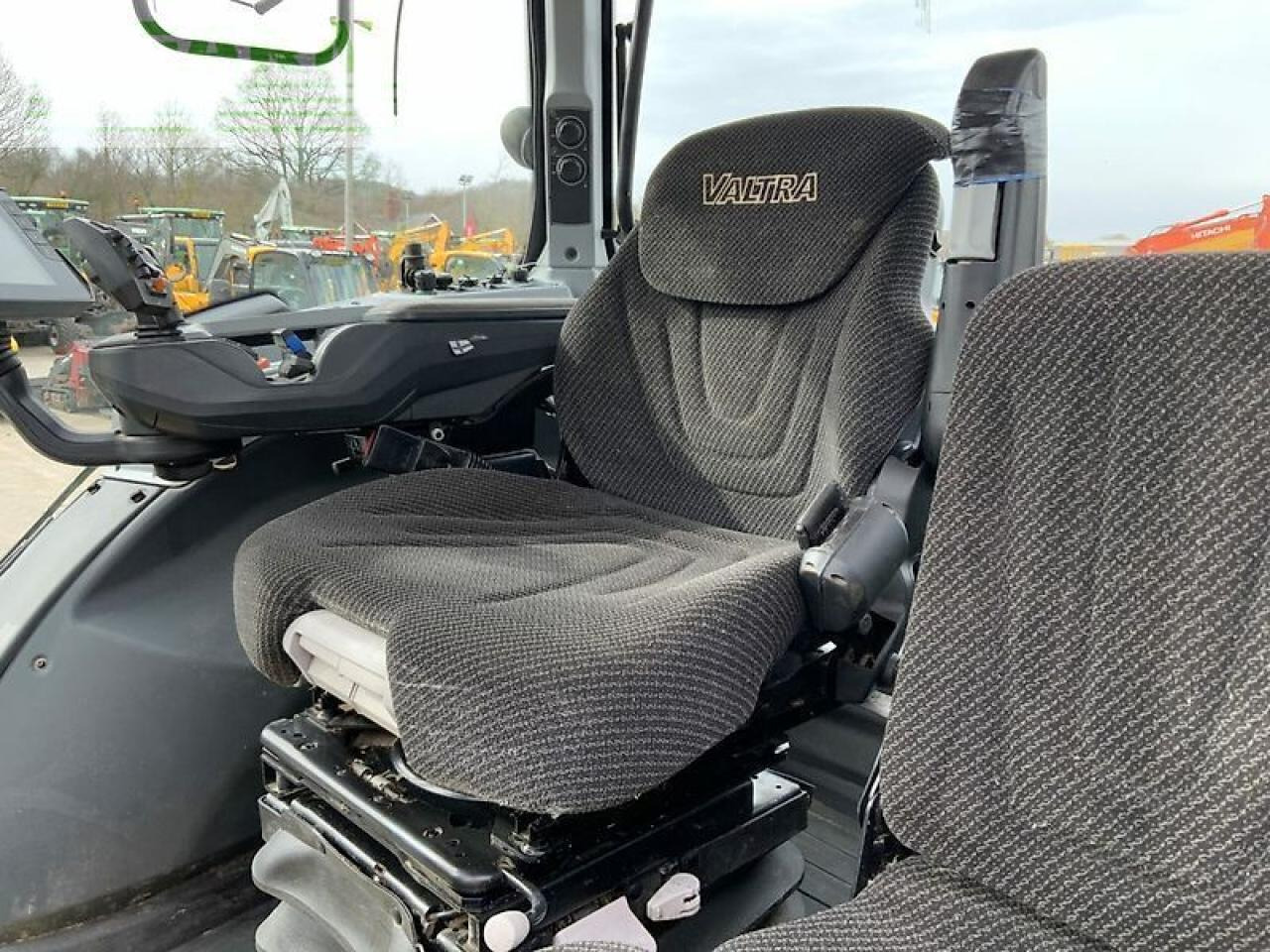 Traktor Valtra t214 direct tractor (st22267) Direct: 19 kép.
