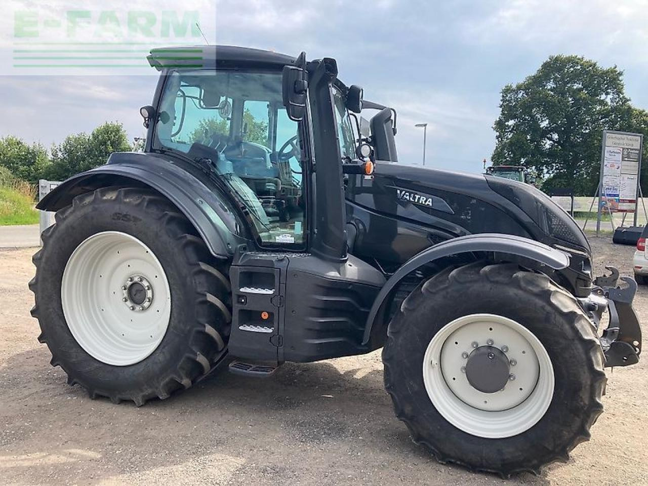 Valtra t254a mr19 - Traktor: 2 kép. Valtra t254a mr19 - Traktor: 2 kép.