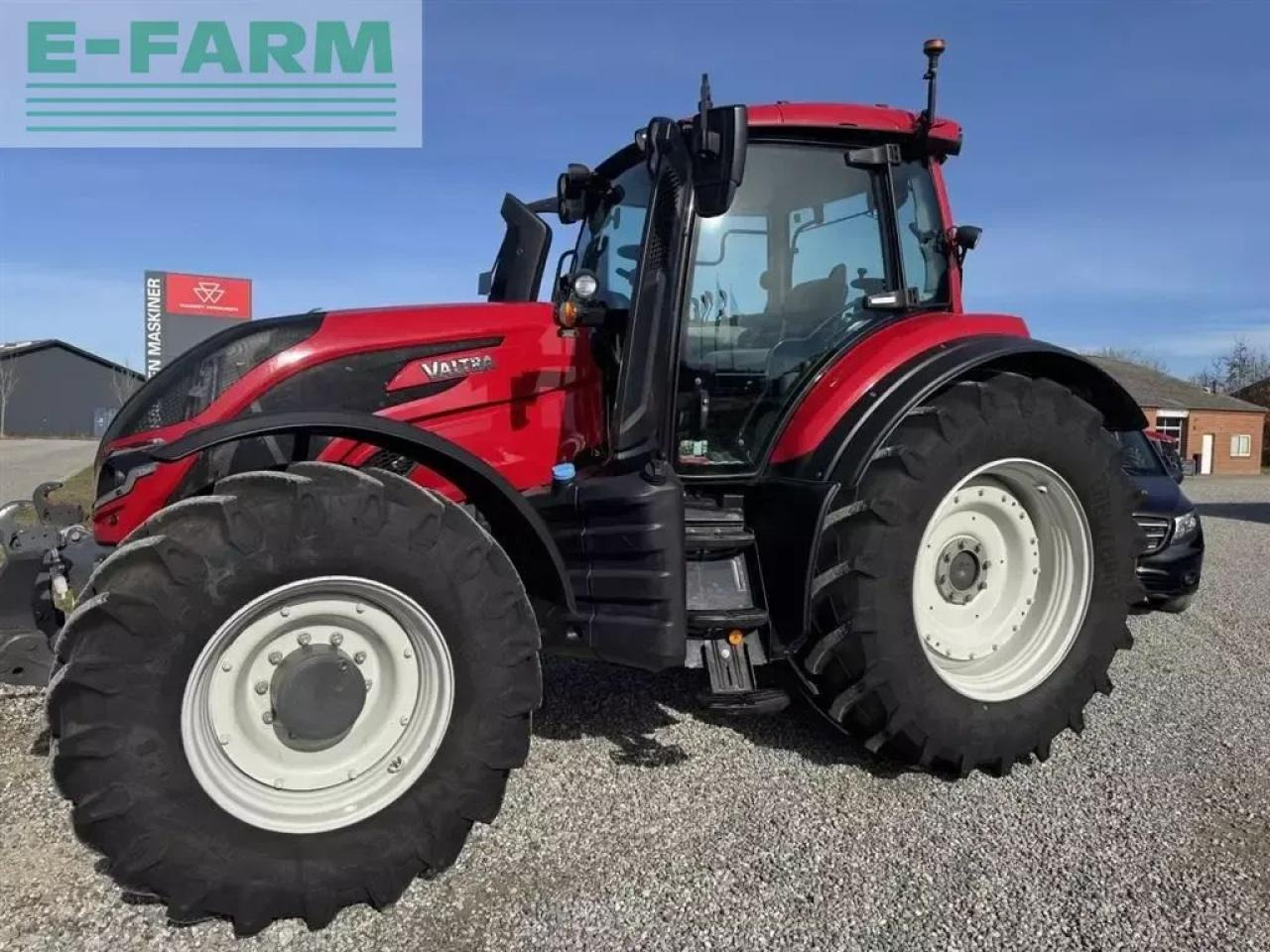 Valtra t255 activ med twin-trac vendbar købine Active - Traktor: 1 kép. Valtra t255 activ med twin-trac vendbar købine Active - Traktor: 1 kép.