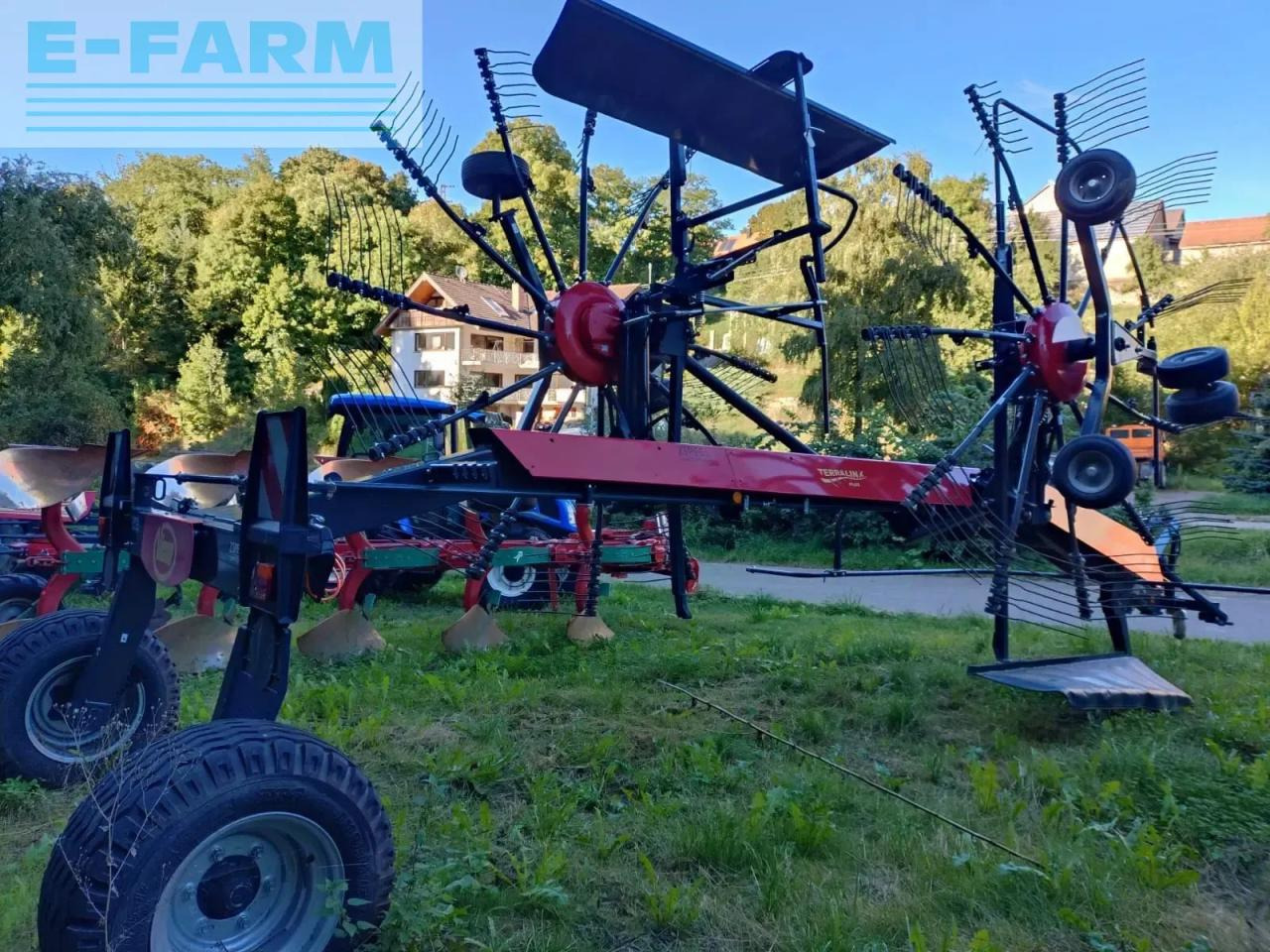 Vicon andex 705 evo zweikreisel-schwader - Szénaforgató: 2 kép. Vicon andex 705 evo zweikreisel-schwader - Szénaforgató: 2 kép.
