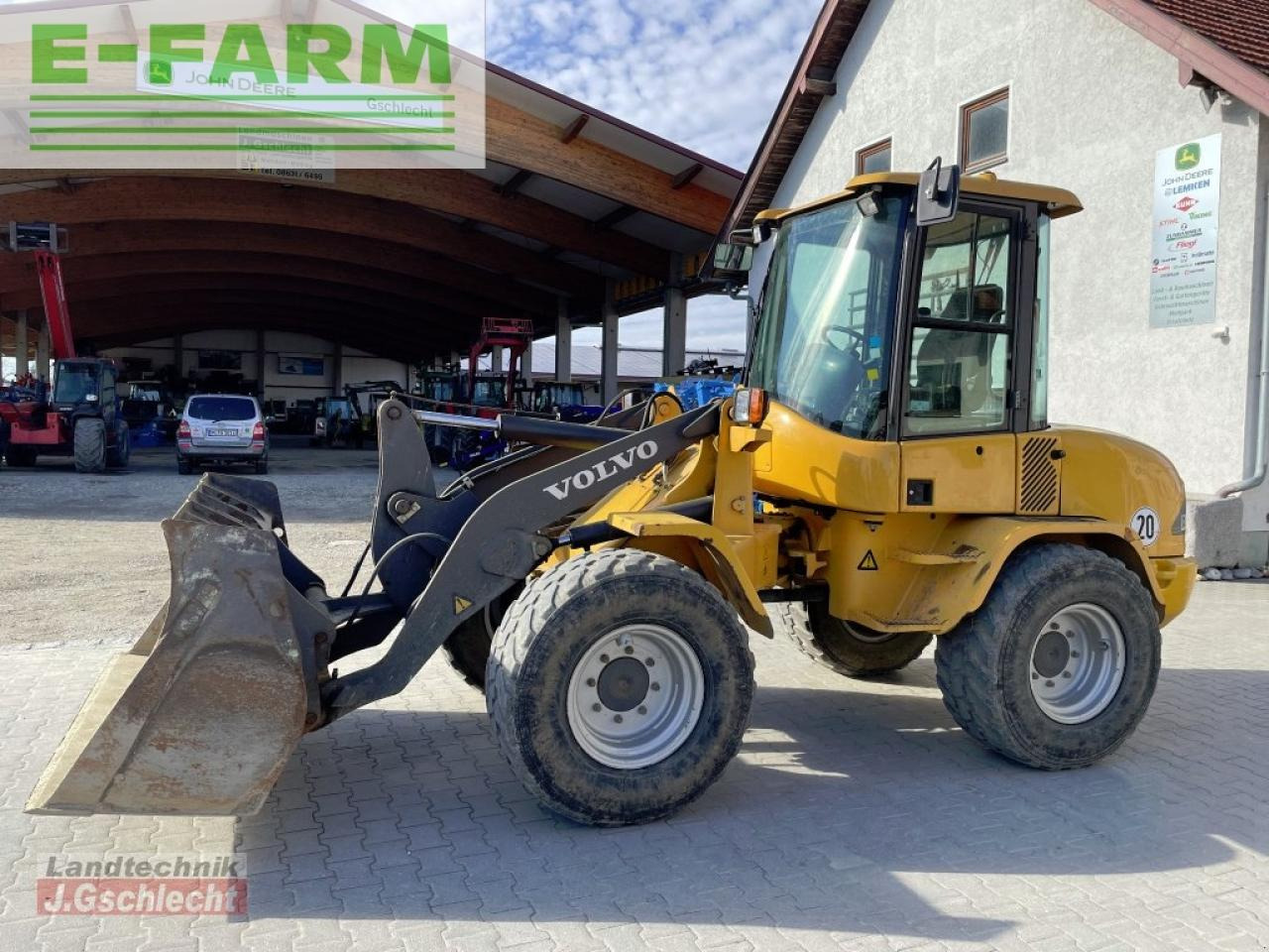 Minikotró Volvo l 30b pro: 12 kép.