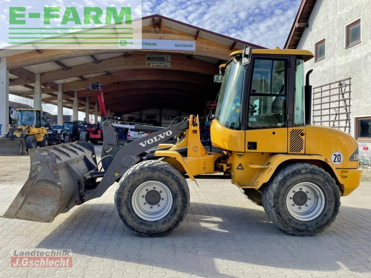 Minikotró Volvo l 30b pro: 7 kép.