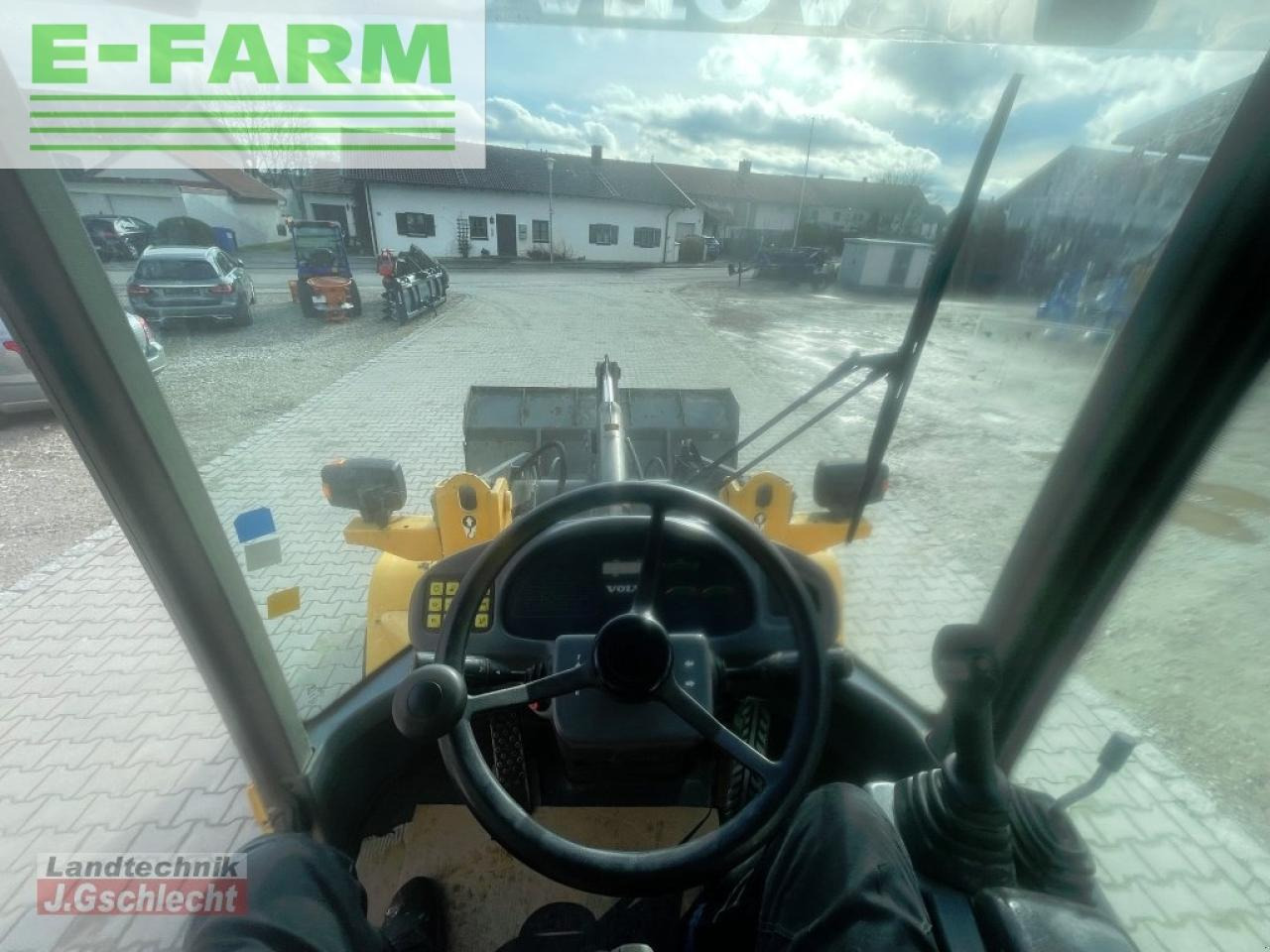 Minikotró Volvo l 30b pro: 21 kép.