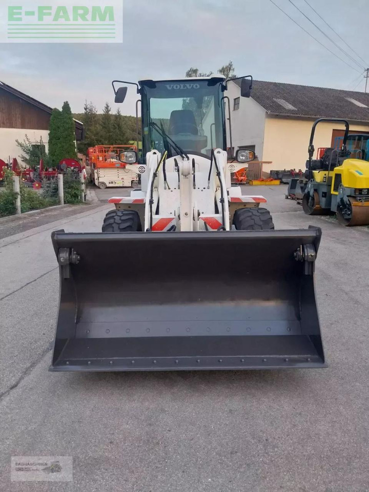 Volvo l 30g - Minikotró: 2 kép. Volvo l 30g - Minikotró: 2 kép.