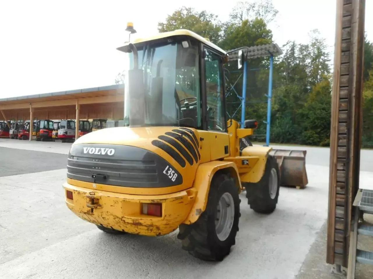 Volvo l35b-z/s ( 6.650kg ) - Minikotró: 4 kép. Volvo l35b-z/s ( 6.650kg ) - Minikotró: 4 kép.