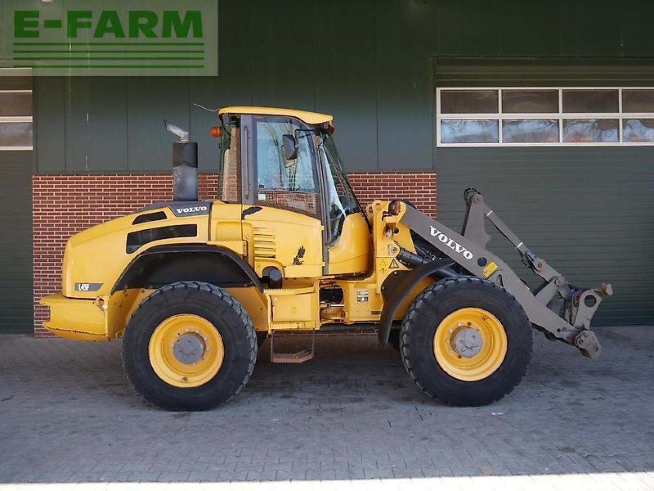 Volvo l45f - Minikotró: 5 kép. Volvo l45f - Minikotró: 5 kép.