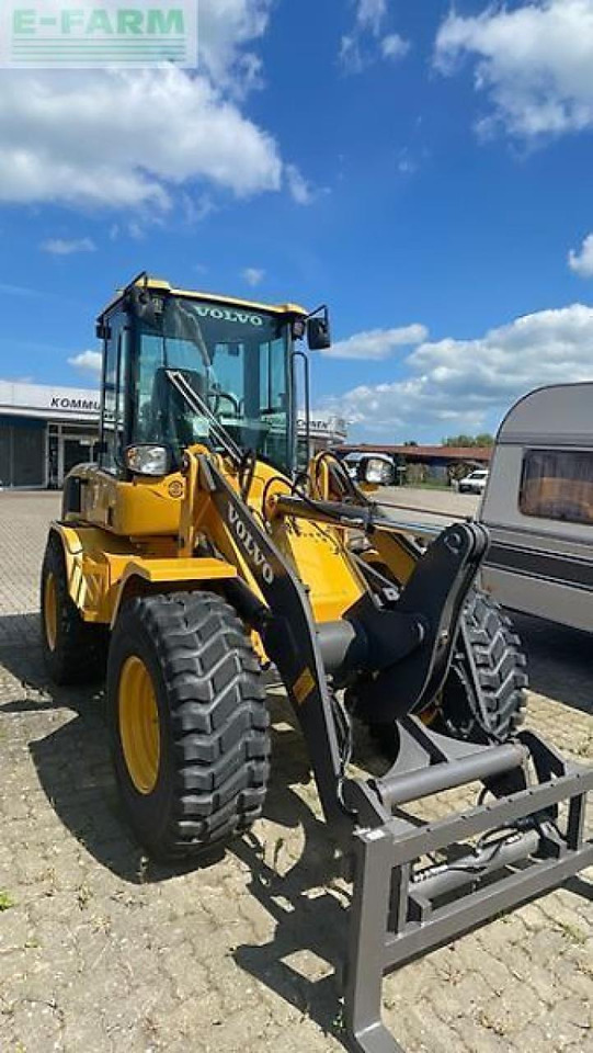 Volvo volvo l 30 - Minikotró: 2 kép. Volvo volvo l 30 - Minikotró: 2 kép.