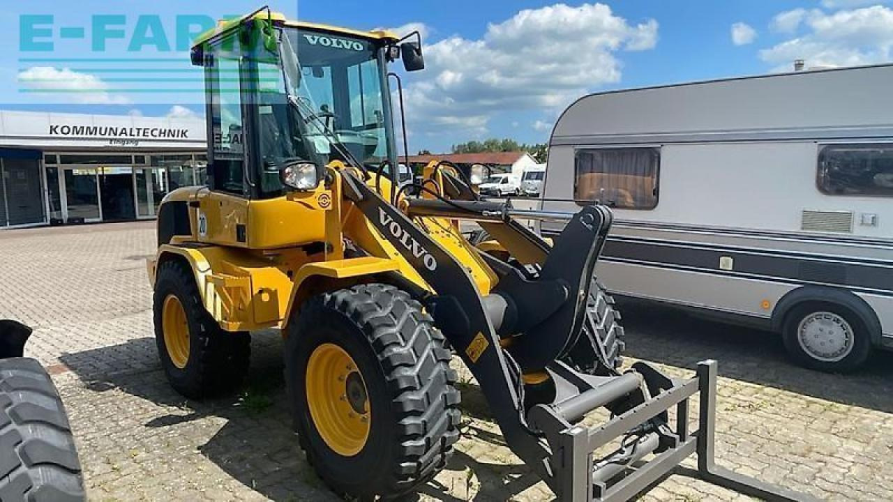 Volvo volvo l 30 - Minikotró: 1 kép. Volvo volvo l 30 - Minikotró: 1 kép.