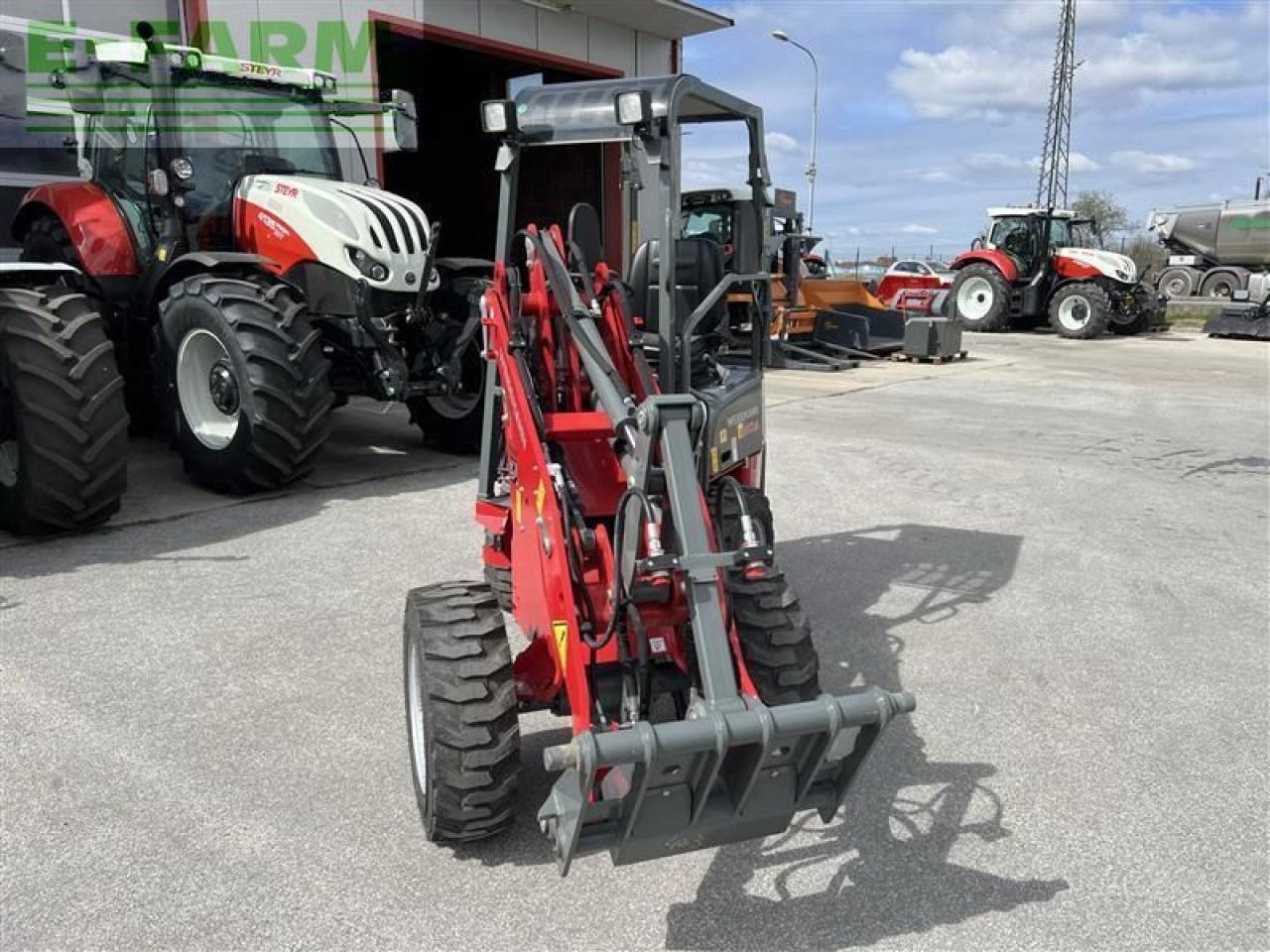 Weidemann 1140 light - Minikotró: 2 kép. Weidemann 1140 light - Minikotró: 2 kép.