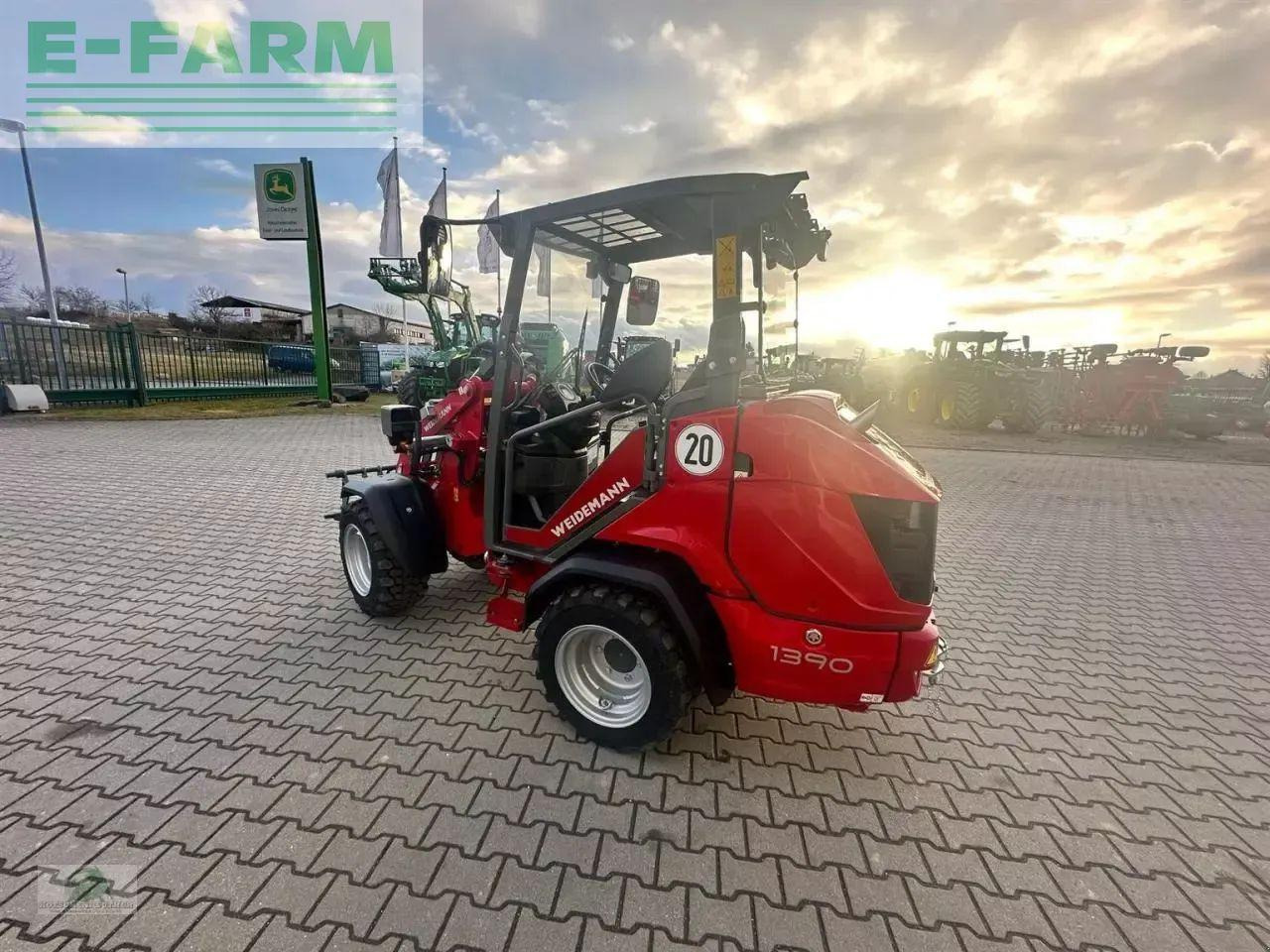 Weidemann 1390 - Gumikerekes homlokrakodó: 3 kép. Weidemann 1390 - Gumikerekes homlokrakodó: 3 kép.