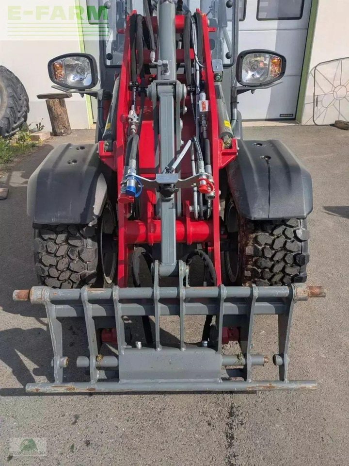 Weidemann 1390 - Gumikerekes homlokrakodó: 4 kép. Weidemann 1390 - Gumikerekes homlokrakodó: 4 kép.