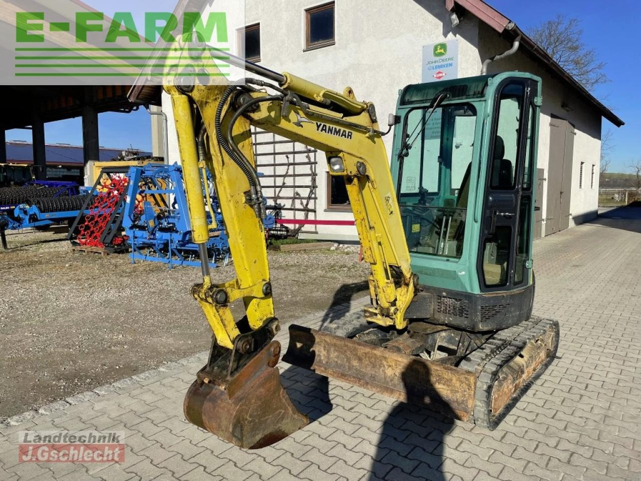 Yanmar vio 25-4 - Minikotró: 3 kép. Yanmar vio 25-4 - Minikotró: 3 kép.