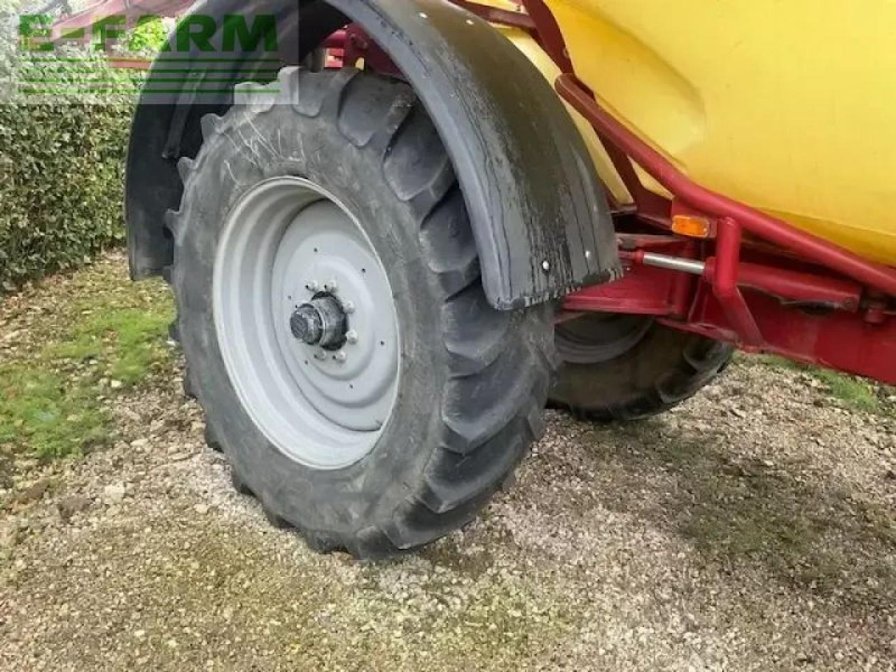 Commender4400l - Vontatott permetezők: 5 kép. Commender4400l - Vontatott permetezők: 5 kép.