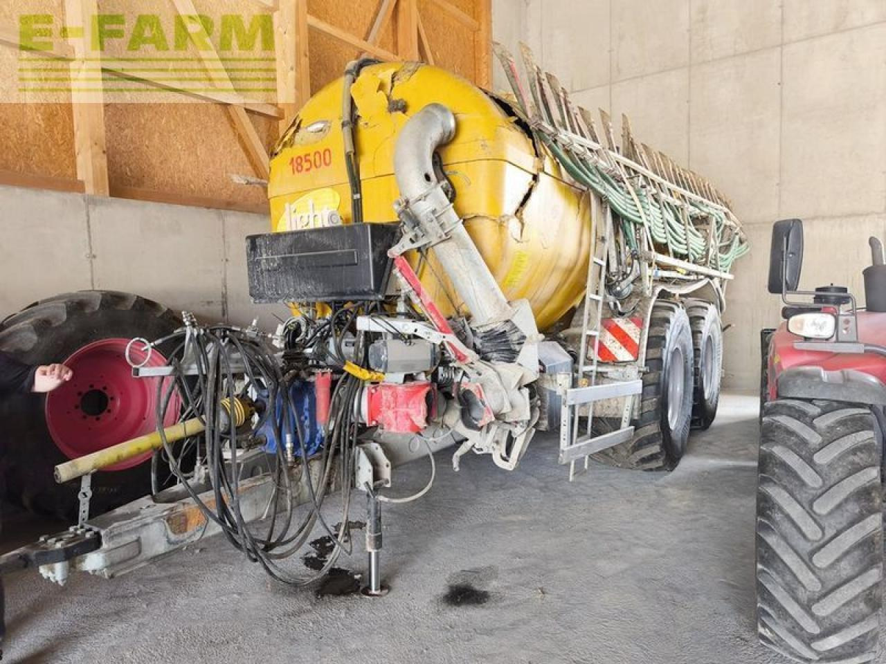 Light 18.500 polyesterfass mit unfallschaden - Szippantó tartálykocsi: 3 kép. Light 18.500 polyesterfass mit unfallschaden - Szippantó tartálykocsi: 3 kép.