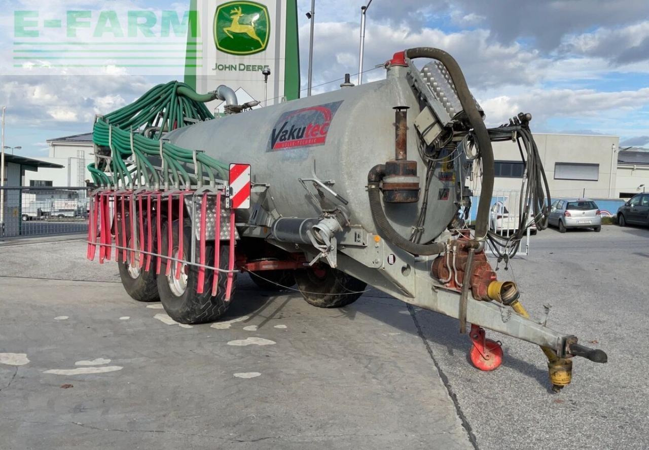 Va10000 - Szippantó tartálykocsi: 2 kép. Va10000 - Szippantó tartálykocsi: 2 kép.