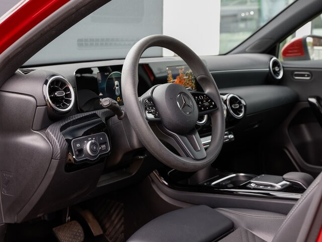 MERCEDES-BENZ A 180 Style,Autom.,8 fach Bereift - Szedán: 4 kép. MERCEDES-BENZ A 180 Style,Autom.,8 fach Bereift - Szedán: 4 kép.
