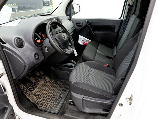 MERCEDES-BENZ Citan 111 CDI Kasten,Klima,Sortimo Ausbau... - Kis furgon: 2 kép. MERCEDES-BENZ Citan 111 CDI Kasten,Klima,Sortimo Ausbau... - Kis furgon: 2 kép.
