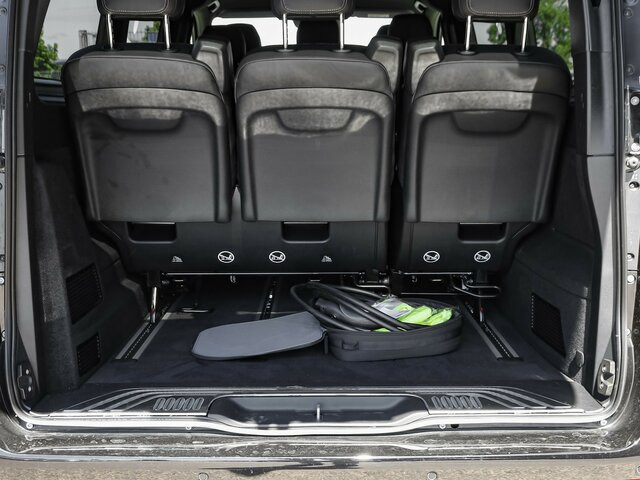 MERCEDES-BENZ EQV 300 Extralang,Avantgarde,8Sitze,2xelektr.Tür - Kisbusz, Elektromos kisteherautó: 2 kép. MERCEDES-BENZ EQV 300 Extralang,Avantgarde,8Sitze,2xelektr.Tür - Kisbusz, Elektromos kisteherautó: 2 kép.