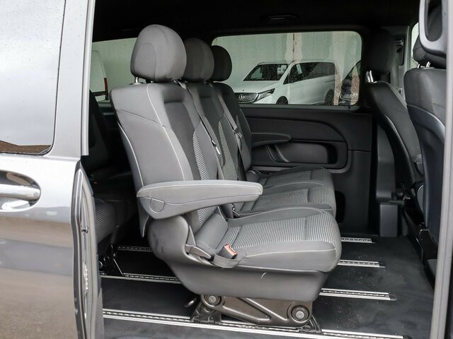 MERCEDES-BENZ EQV 300 ang,8Sitzer,2xSchiebetür,360°Kamera... - Kisbusz, Elektromos kisteherautó: 5 kép. MERCEDES-BENZ EQV 300 ang,8Sitzer,2xSchiebetür,360°Kamera... - Kisbusz, Elektromos kisteherautó: 5 kép.