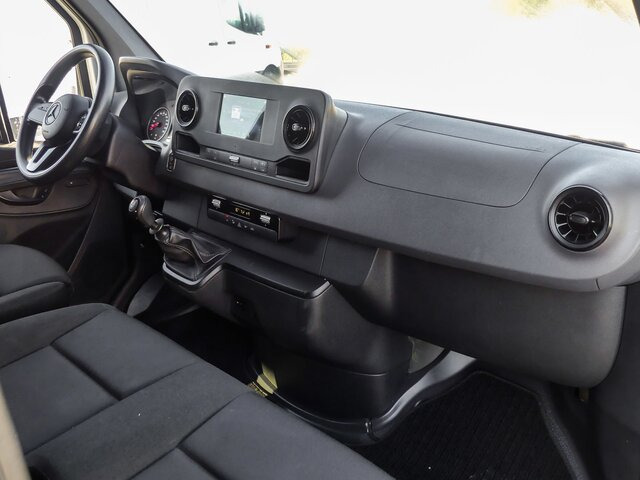 MERCEDES-BENZ Sprinter 214 CDI Kasten,3924,MBUX,Kamera - Kis furgon: 3 kép. MERCEDES-BENZ Sprinter 214 CDI Kasten,3924,MBUX,Kamera - Kis furgon: 3 kép.