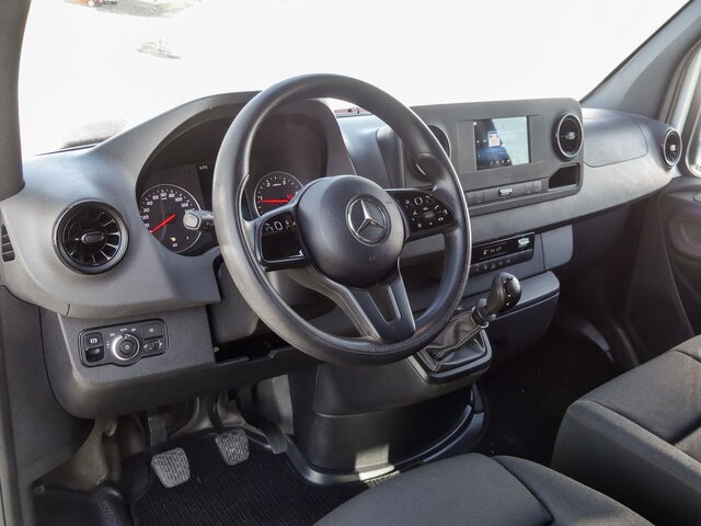 MERCEDES-BENZ Sprinter 214 CDI Kasten,3924,MBUX,Kamera - Kis furgon: 4 kép. MERCEDES-BENZ Sprinter 214 CDI Kasten,3924,MBUX,Kamera - Kis furgon: 4 kép.