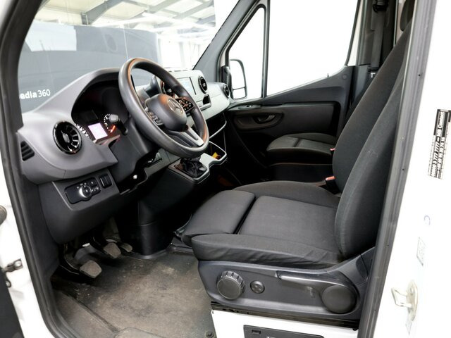 MERCEDES-BENZ Sprinter 314 CDI DOKA,Allrad,Standheizung - Ponyvás kisteherautó, Duplakabinos kisteherautó: 2 kép. MERCEDES-BENZ Sprinter 314 CDI DOKA,Allrad,Standheizung - Ponyvás kisteherautó, Duplakabinos kisteherautó: 2 kép.