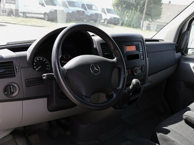 MERCEDES-BENZ Sprinter 316CDI Pritsche,Allrad,Klima - Ponyvás kisteherautó: 4 kép. MERCEDES-BENZ Sprinter 316CDI Pritsche,Allrad,Klima - Ponyvás kisteherautó: 4 kép.