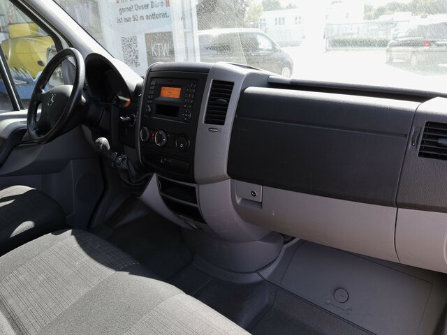 MERCEDES-BENZ Sprinter 316CDI Pritsche,Allrad,Klima - Ponyvás kisteherautó: 2 kép. MERCEDES-BENZ Sprinter 316CDI Pritsche,Allrad,Klima - Ponyvás kisteherautó: 2 kép.