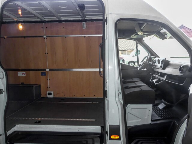 MERCEDES-BENZ Sprinter 317 CDI,3665mm,Automatik,Kamera - Furgon: 2 kép. MERCEDES-BENZ Sprinter 317 CDI,3665mm,Automatik,Kamera - Furgon: 2 kép.