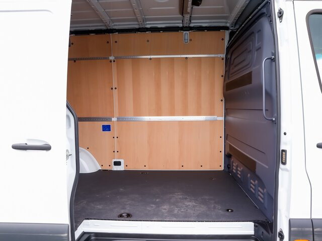 MERCEDES-BENZ Sprinter 317 CDI,3665mm,Automatik,Kamera - Furgon: 2 kép. MERCEDES-BENZ Sprinter 317 CDI,3665mm,Automatik,Kamera - Furgon: 2 kép.
